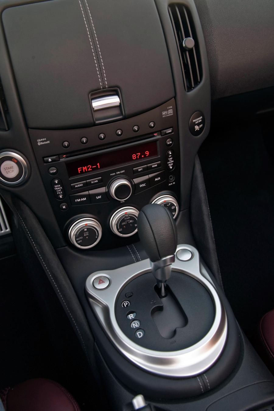  Nissan 370Z Roadster 2010 года  (фото 10 из 21)
